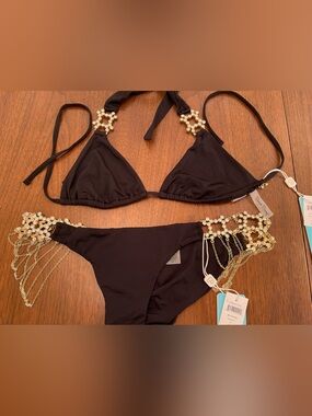 NWT beach bunny bikini Run the world Large set